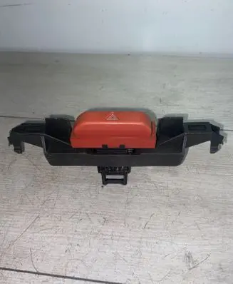 Nissan X-Trail T30 Hazard light switch 06016