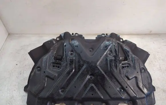 Mercedes-Benz S W222 Engine splash shield/under tray 