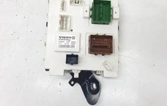 Volvo XC40 Central body control module 32268109