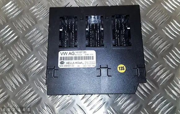 Volkswagen Golf VI Engine control unit/module 1K0937085