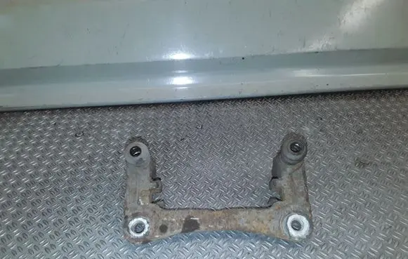 Jeep Patriot Brake caliper pad carrier rear 