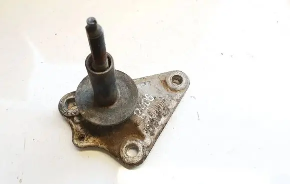 Engine mounting bracket