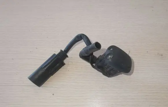 Windshield washer spray nozzle