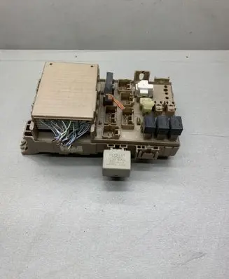 Toyota Corolla Verso E121 Fuse module 8264113040 2323000230