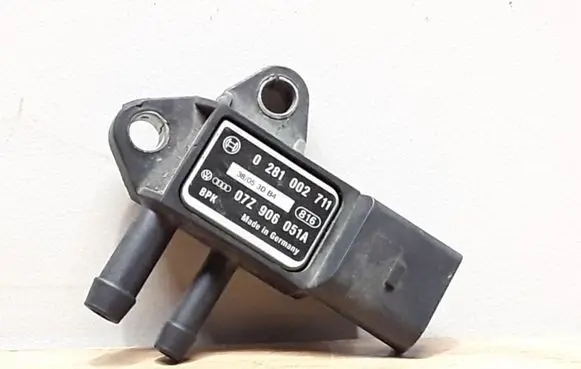 Audi A4 S4 B7 8E 8H Exhaust gas pressure sensor 07Z906051A