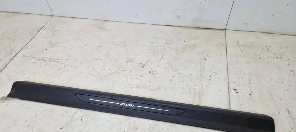 Foot area side trim