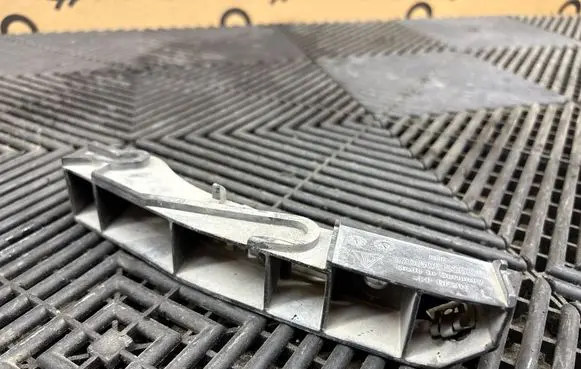 Porsche Panamera (970) Front bumper mounting bracket 97050553500