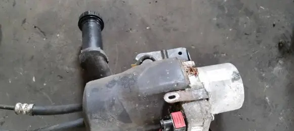 Citroen C4 I Power steering pump 9657613480