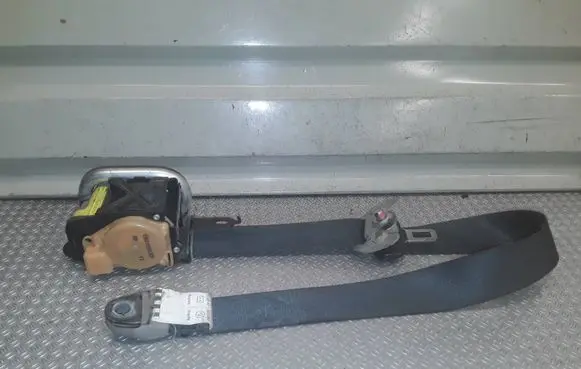 Mitsubishi Grandis Front seatbelt 