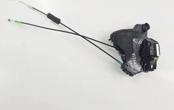 Suzuki Grand Vitara II Front door lock