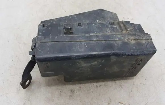 Toyota Corolla Verso E121 Fuse module 82232FA10056