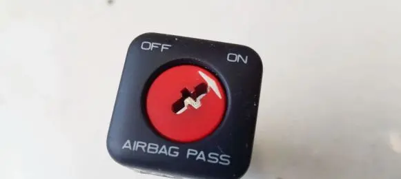 Citroen C5 Passenger airbag on/off switch 