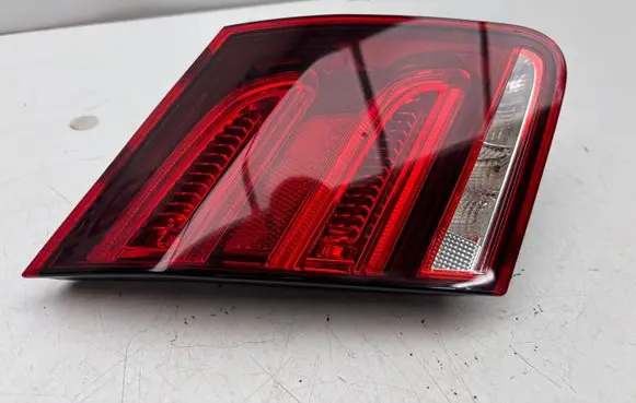 Tailgate rear/tail lights