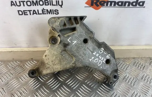 Volkswagen PASSAT B6 Engine mounting bracket 03L199207