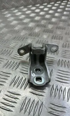 Opel Astra K Front door upper hinge
