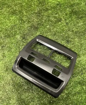 Rear air vent grill