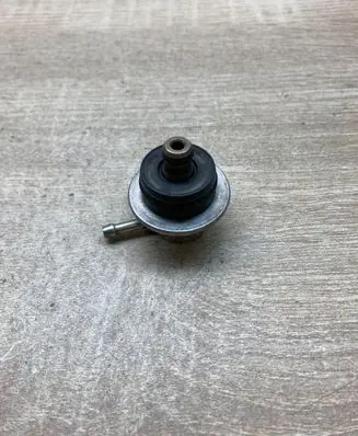 Audi A4 S4 B6 8E 8H Fuel pressure regulator 037133035 72201702