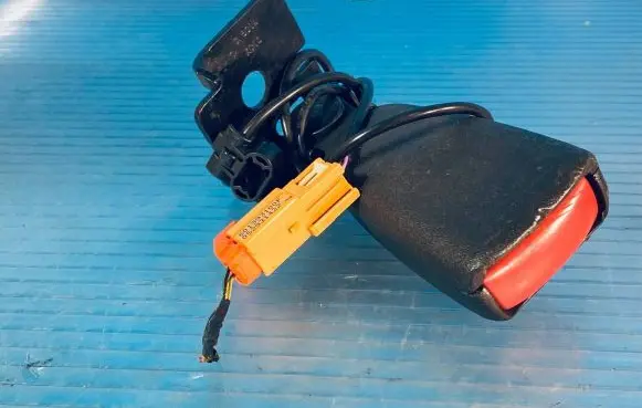 Volvo S40 Front seatbelt buckle