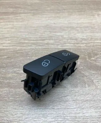 Mercedes-Benz C W204 Central locking switch button A2049058502 10023299