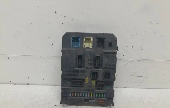 Peugeot 207 Fuse module 9663798280