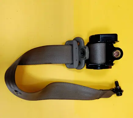 Rear seatbelt