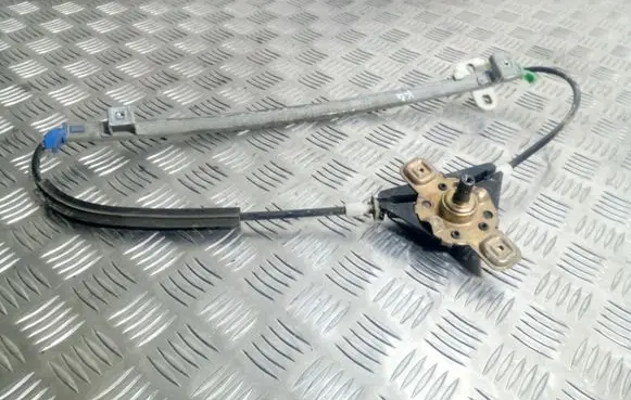 Rear door manual window regulator