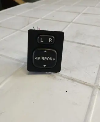 Toyota Corolla Verso AR10 Wing mirror switch 769746