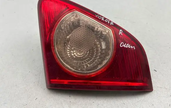 Tailgate rear/tail lights