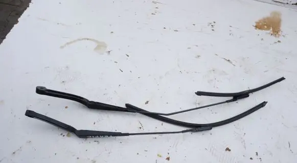 Renault Trafic III (X82) Front wiper blade arm