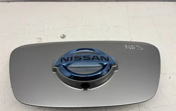 Nissan Leaf I (ZE0) Electric car charge socket cover 657133NL0C