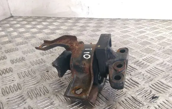 Hyundai i10 Engine mount bracket