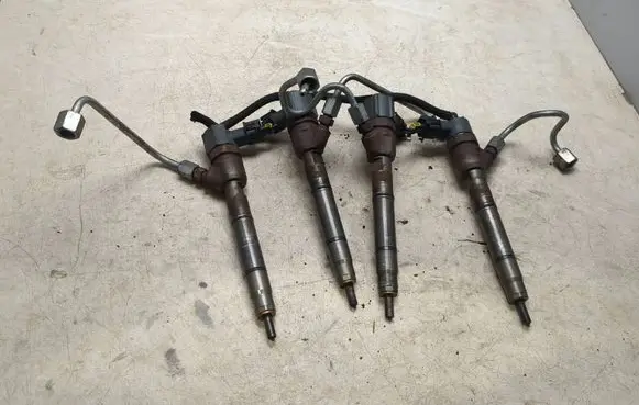 Hyundai i30 Fuel injectors set 0445110256