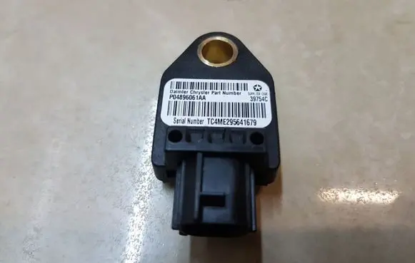 Dodge Caliber Airbag deployment crash/impact sensor P04896061AA