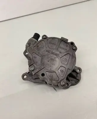 Volkswagen Tiguan Vacuum pump 03L145100F