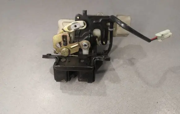 Loading door lock