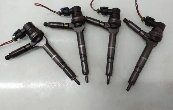 Opel Astra H Fuel injector 0445110175