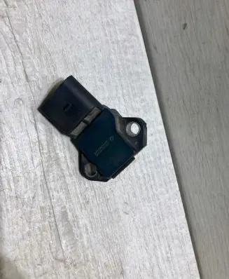 Audi A3 S3 8V Air pressure sensor 04C906051