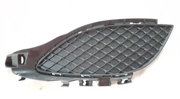 Mercedes-Benz A W176 Front bumper lower grill A1768850422 11279981
