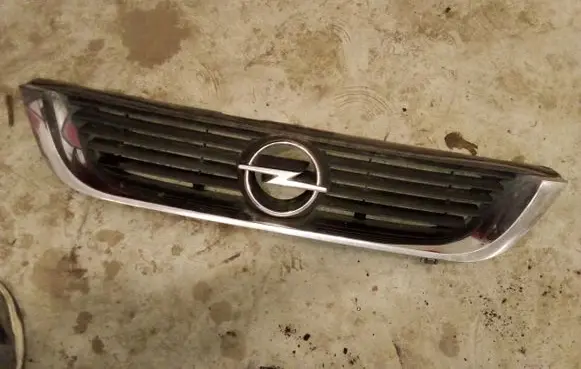 Opel Vectra B Front grill 90568226