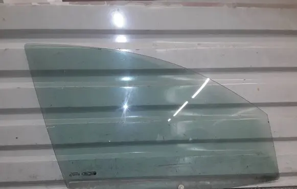 Ford Fusion Front door window glass four-door 