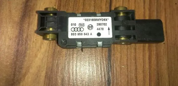 Audi A4 S4 B6 8E 8H Airbag deployment crash/impact sensor 8E0959643a