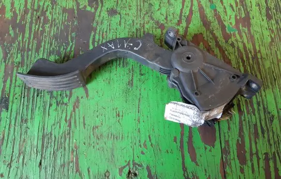 Ford Focus Accelerator throttle pedal 4M519F836AH