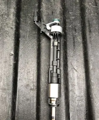 Audi A4 S4 B9 Fuel injector 06M906036K
