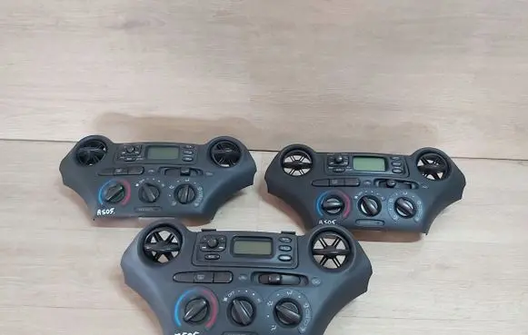 Toyota Yaris Other switches/knobs/shifts 86110-0D021