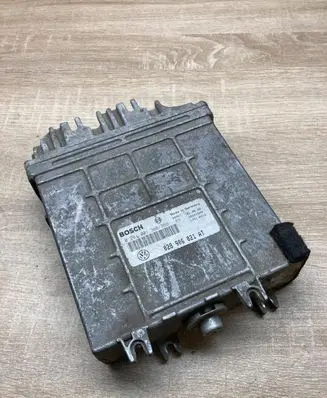 Volkswagen PASSAT B4 Engine control unit/module ECU 028906021AT 0281001368