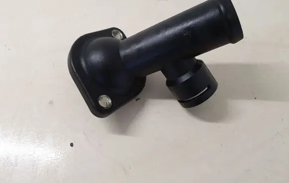 Volkswagen PASSAT B6 Engine coolant pipe/hose