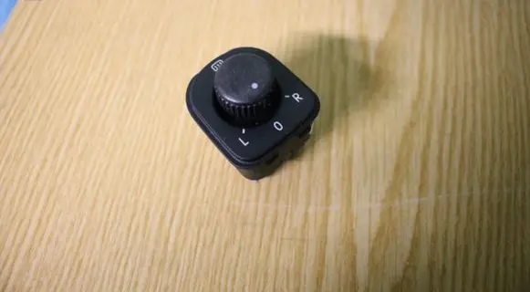 Volkswagen PASSAT B6 Wing mirror switch 1K0959565H