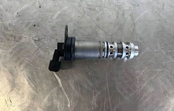 BMW X5M E70 Camshaft vanos timing valve 7561265