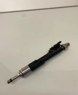 BMW X5 F15 Fuel injector 0261500172 7639994