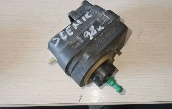 Renault Scenic I Headlight level adjustment motor 